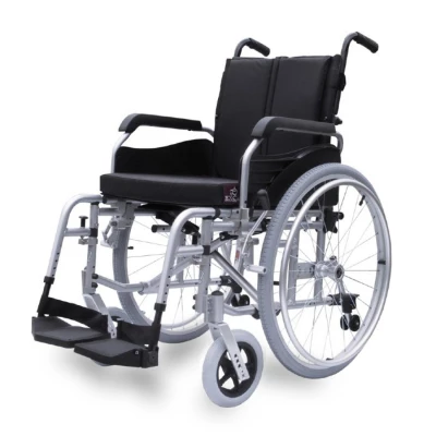 Invalidní vozík odlehčený Mechanický invalidní vozík foto