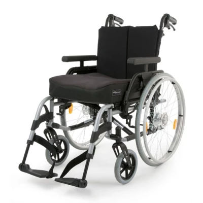 Invalidní vozík mechanický Mechanický invalidní vozík  foto